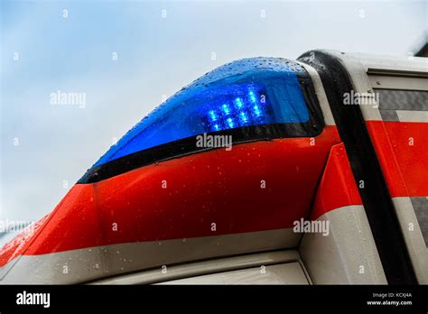 Ambulance flashing light hi-res stock photography and images - Alamy