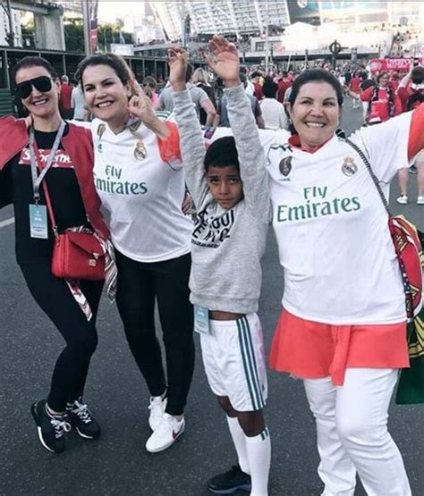 Fam Lia Apoia Cristiano Ronaldo Em Kiev Fotogalerias Jornal Record