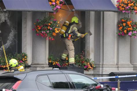 Trafalgar Square Fire Brave Firefighter Smashes Through Window With An