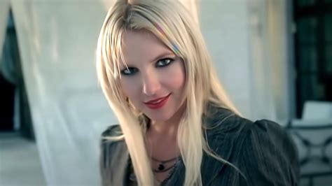 Britney Spears Took Some Bikini Pics In A London Hotel Room And She Looks Like She S Having The