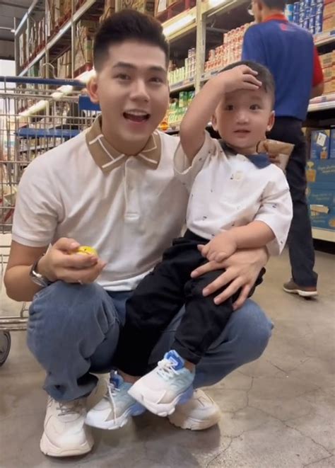 Cặp bố bỉm hot nhất miền Tây Thanh Đoàn Hà Trí Quang đáp trả thâm thúy khi con bị nói không