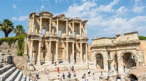 Ruinas De La Biblioteca Celsius En La Antigua Ciudad De Feso En