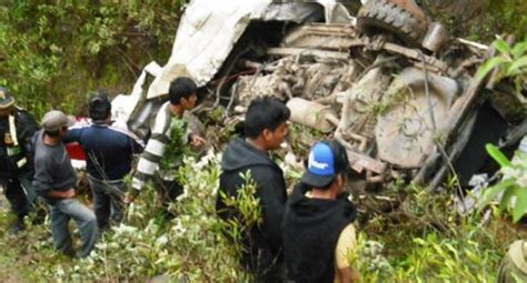 Lambayeque 4 Fallecidos Y 10 Heridos Graves Deja Vuelco De Combi