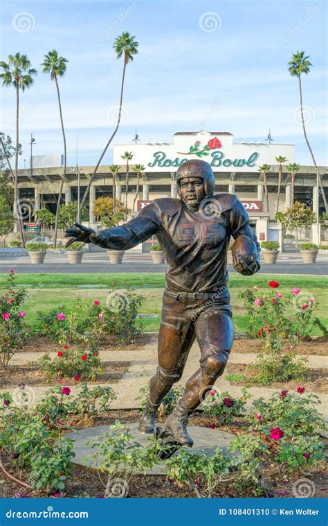 Jackie Robinson Memorial Statue At Rose Bowl Editorial Image ...