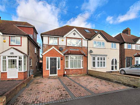 3 Bed Semi Detached House For Sale In Sutton Square Heston Tw5 £