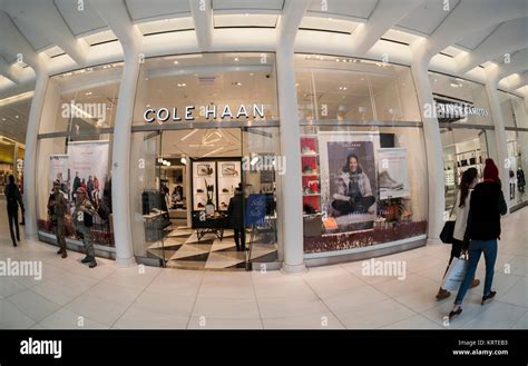 Designer Brand Cole Haan Hi Res Stock Photography And Images Alamy