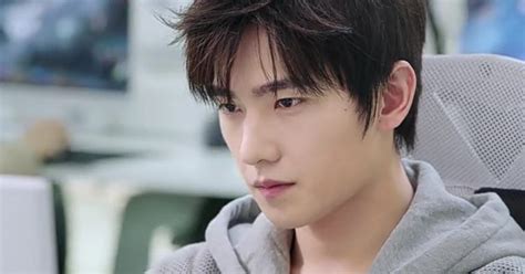 Game thủ hot nhất nhì Cbiz hiện nay Dương Dương Nhan sắc cực phẩm ngũ quan hoàn mỹ đốn triệu