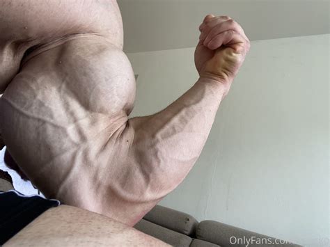 87 Massive bodybuilder Pavel Červinka zeecko onlyfans porn GaysDream