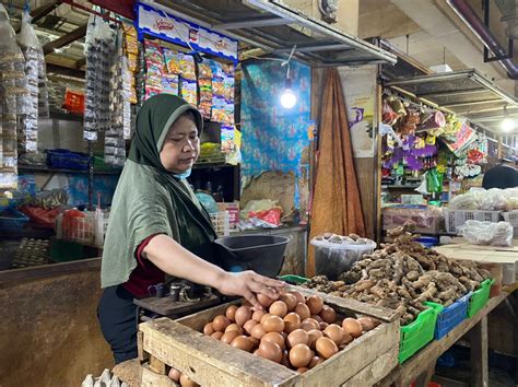 Harga Sejumlah Bahan Pokok Di Surabaya Naik Jelang Nataru Telur Tembus