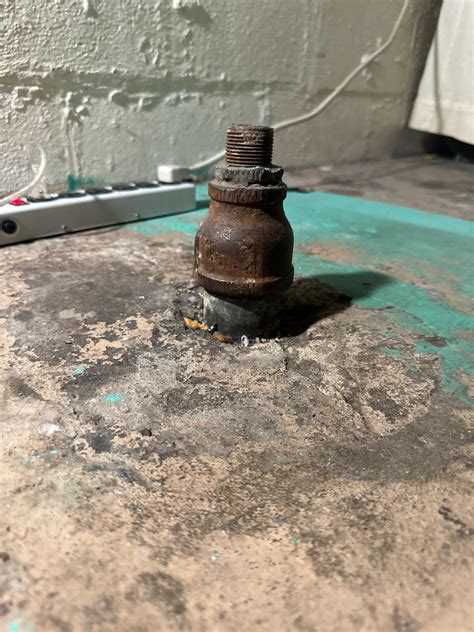 Old weird pipe? : r/Plumbing