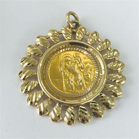 Stunning vintage 9ct gold St Christopher pendant