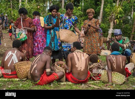 Tolai People Hi Res Stock Photography And Images Alamy