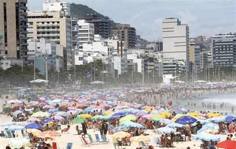 Dia De Natal Leva Cariocas S Praias Da Cidade Rio Pode Ter Pancadas