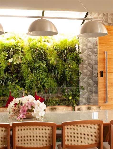 5 Benefits of Incorporating a Green Wall in Your Home - Greenroofs.com