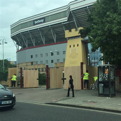 Boleyn Ground boarded up - West Ham News