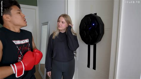 KellyMissesvlog Nude OnlyFans Leaks Fappening FappeningBook