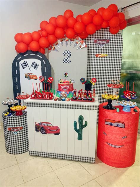 Decoração Simples Relâmpago Mcqueen - Festa relâmpago mcqueen | Decoração carros disney simples, Decoração ...