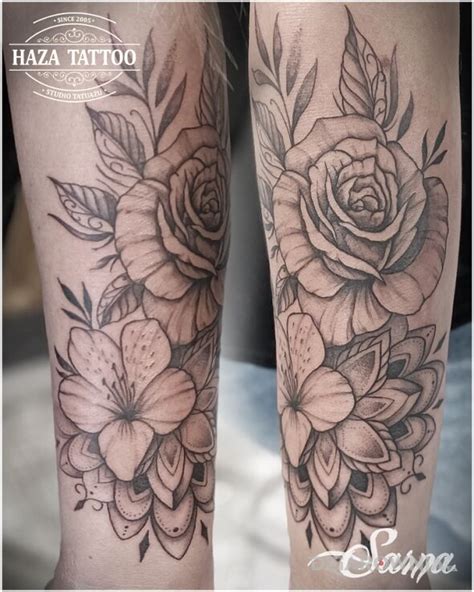 Tatuaż kwiaty Autor Studio Haza Tattoo dziarownia pl