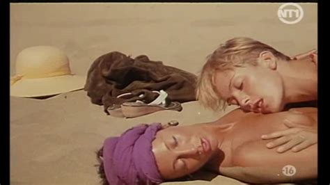 Naked Jessica Stehl in L île des jouissances sauvages