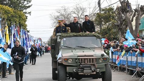 Unas 20 Mil Personas Acompañaron El Desfile Cívico Militar En Río Tercero El Diario De Carlos Paz