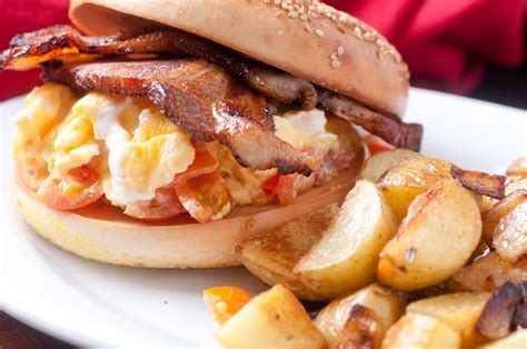 Premium Photo | Irish bacon breakfast sandwich with hashbrowns