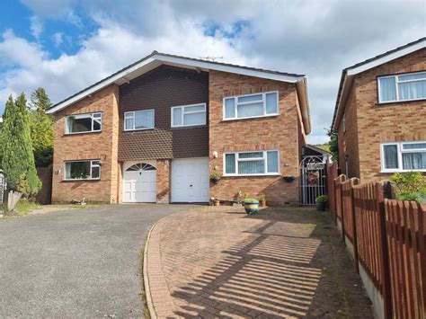 Bed Semi Detached House For Sale In Lambs Close Dunstable