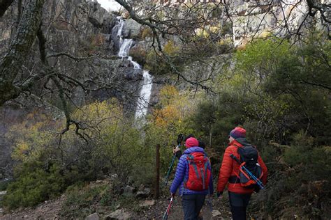 Cascada De Valverde De Los Arroyos Y La Loma De Las Piquerinas