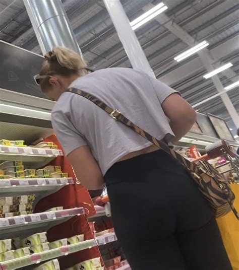 Blonde Milf With Perfect Ass Spandex Leggings Yoga Pants Forum