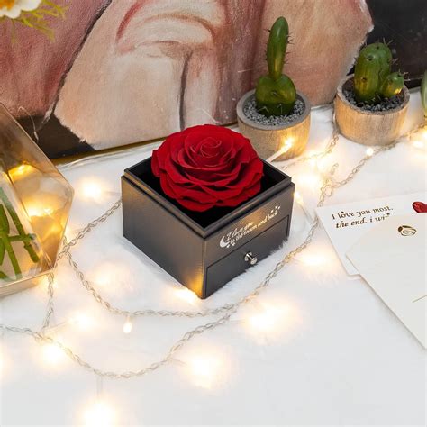 Rosa Real Preservada Con Collar Y Aretes En Una Caja De Regalo Regalo