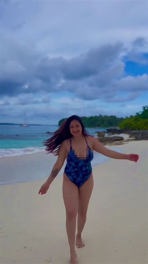 10 Portraits Of Rahma Azhari Wearing Bikini During Vacation In