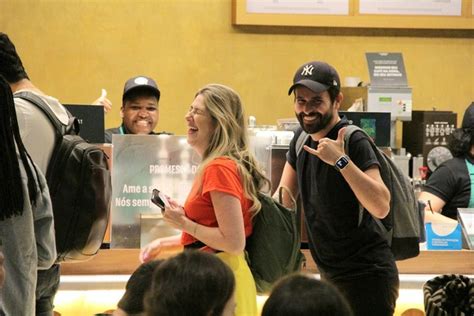 Dani Calabresa Ganha M O Boba Do Marido Em Cafeteria Fotos