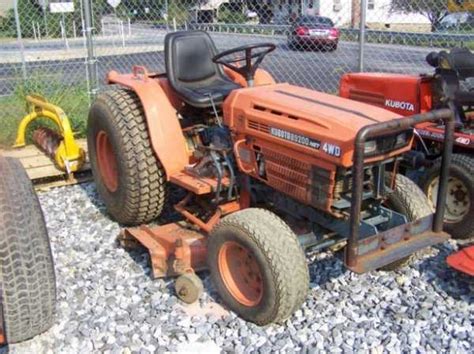 64 Kubota B9200 4x4 Compact Tractor With Belly Mower