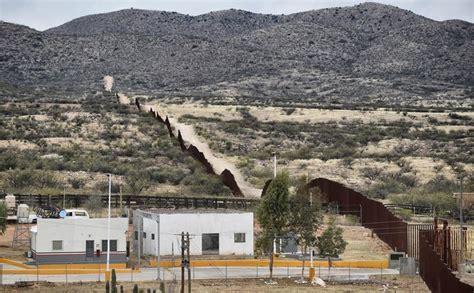 Parte Do Muro Que Separa Os Eua Do M Xico J Existe H Duas D Cadas