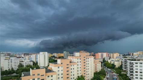 Ulewy I Burze Nad Polsk Imgw Ostrzega Zagro Onych Jest Kilka