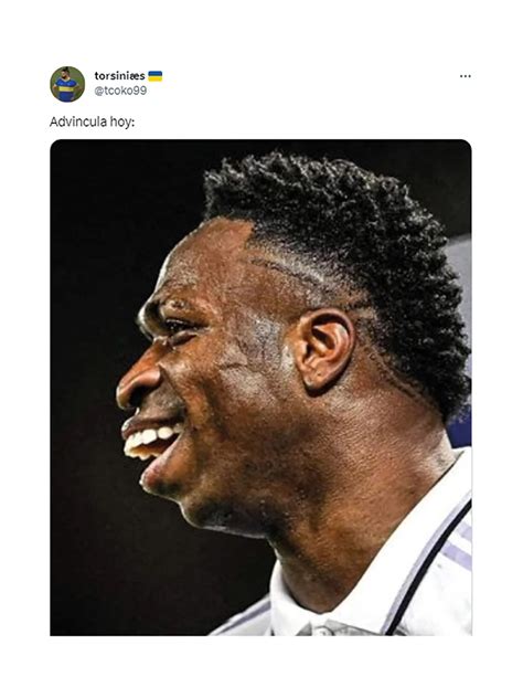 Los mejores memes por la nueva posición de Advíncula en el partido de