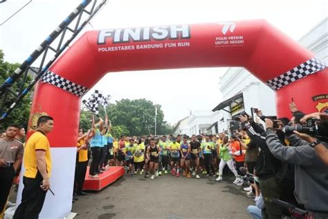 Polrestabes Bandung Gelar Fun Run 2023 TNI Polri Dan Masyarakat