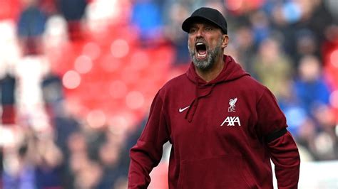 Bek Man City Ikut Terkejut Mengetahui Jurgen Klopp Tinggalkan Liverpool