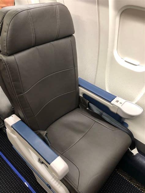 Review: American Airlines CRJ-700 (First Class) – Oklahoma City to Dallas