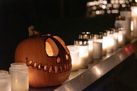 History and Traditions of Halloween - Skandibaking