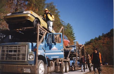 IMCDb.org: International Harvester S-series in "Black Dog, 1998"