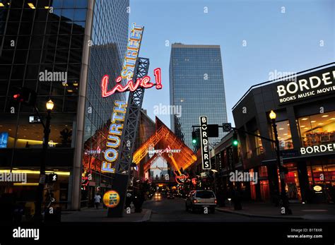 Fourth Street Live Restaurant And Entertainment District Downtown Louisville Kentucky Ky Stock