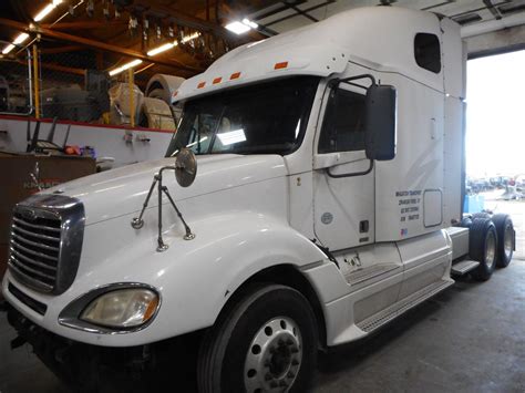 Salvage 2009 Freightliner COLUMBIA Conventional W Sleeper For Parts