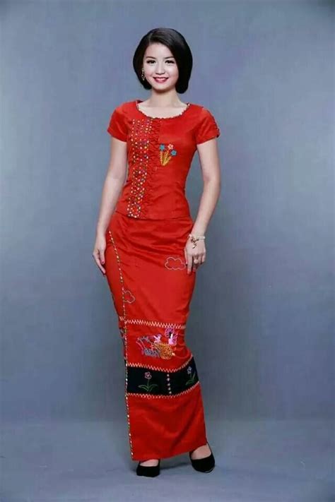 Pin By Lle Lynn On Myanmar Traditional Dress Myanmar Traditional