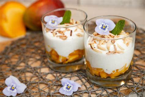 Mango Dessert Mit Quark Joghurt Und Mandeln