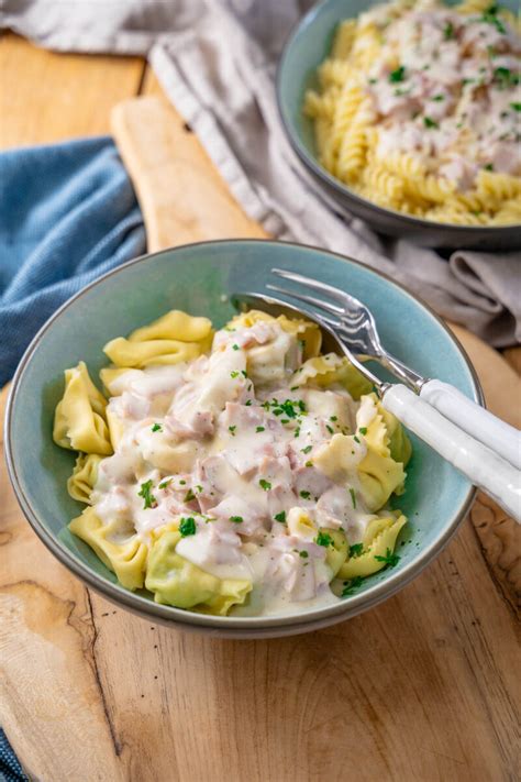 Schinken Sahne Soße mit Nudeln köstliche Pasta in nur 20 Minuten