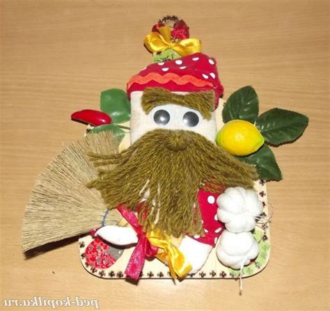 Оберіг - домовик на обробній дошці