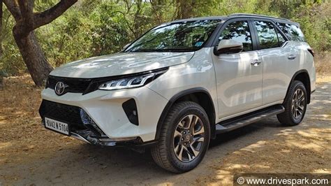 Toyota Fortuner Legender Images [HD]: Toyota Fortuner Legender Interior & Exterior Photo Gallery ...