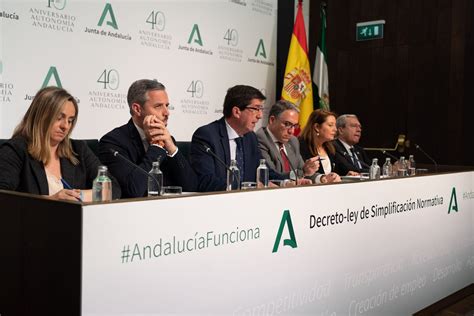 El Gobierno andaluz elimina por decreto 100 trámites burocráticos de