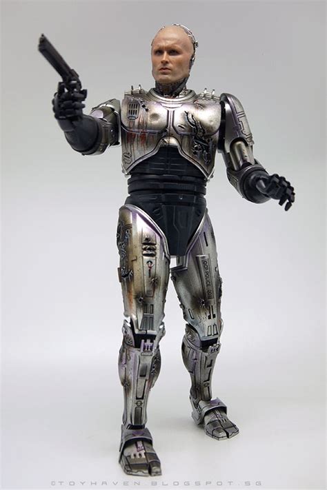 Toyhaven Hot Toys MMS Th Scale RoboCop Battle Damaged Version Collectible Figure Review II
