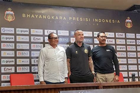 Gabung Bhayangkara FC Kontrak Radja Nainggolan Rp 5 Miliar